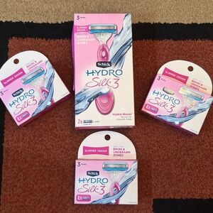 Schick Hydro Silk 3 Razor  & 3 Schick Hydro Silk 3 Razor Blade Refills